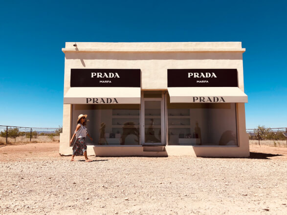 【アメリカ横断#8日目】 砂漠に佇むインスタスポット「Prada Marfa」